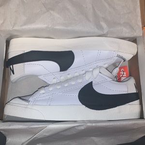 WOMENS SIZE NOT MENS 8.5 Nike blazer low JUMBO 77